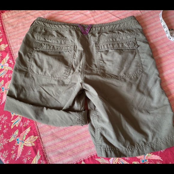 The North Face Green Shorts Size 6 - Picture 3 of 5